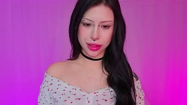 venomeowww   online show from November 25, 2025, 4:13 am