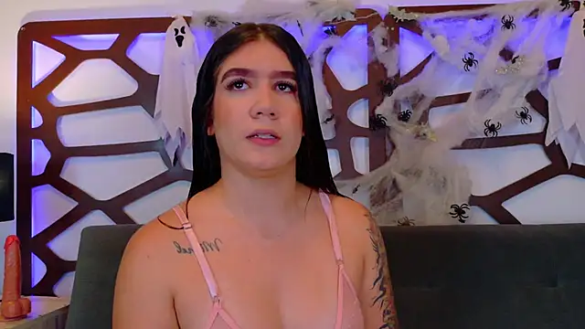 Snapshot of kloe_bella chatting on October 25, 2025, 1:45 pm kloe bella online show from October 25, 2025, 1:45 pm