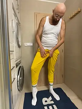 Snapshot of smint06 chatting on October 27, 2025, 7:37 pm smint06 online show from October 27, 2025, 7:37 pm