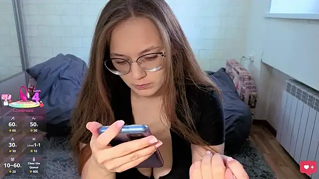 AlisaWyn online show from November 5, 2025, 7:44 am