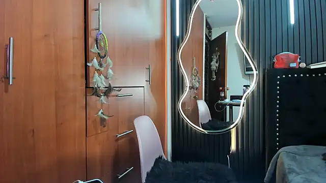 Snapshot of scarletr_red chatting on December 15, 2025, 11:10 pm scarletr red online show from December 15, 2025, 11:10 pm