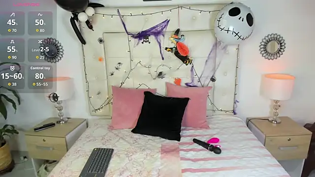 Snapshot of sara_coor chatting on October 14, 2025, 8:42 pm sara coor online show from October 14, 2025, 8:42 pm