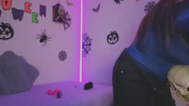 Snapshot of MiaCollinssx chatting on October 25, 2025, 3:34 pm MiaCollinssx online show from October 25, 2025, 3:34 pm