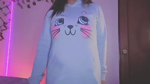 Snapshot of MiaCollinssx chatting on November 6, 2025, 4:22 pm MiaCollinssx online show from November 6, 2025, 4:22 pm