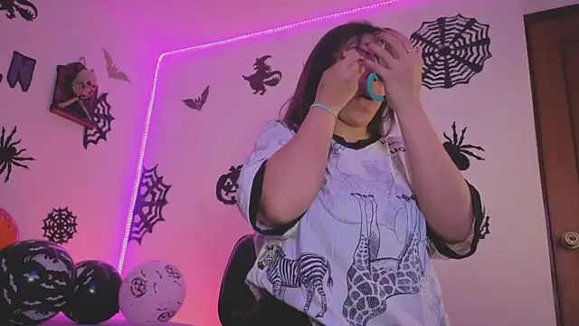 Snapshot of MiaCollinssx chatting on October 27, 2025, 3:13 pm MiaCollinssx online show from October 27, 2025, 3:13 pm