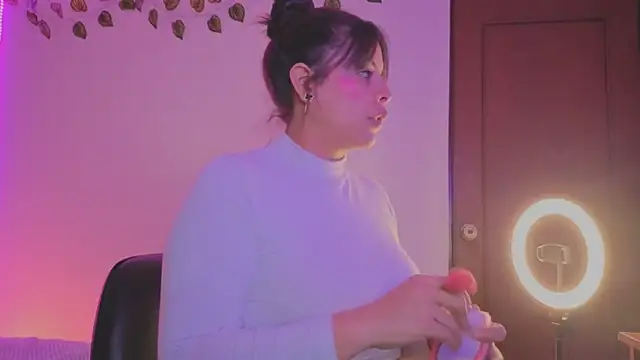 Snapshot of MiaCollinssx chatting on November 27, 2025, 2:50 pm MiaCollinssx online show from November 27, 2025, 2:50 pm