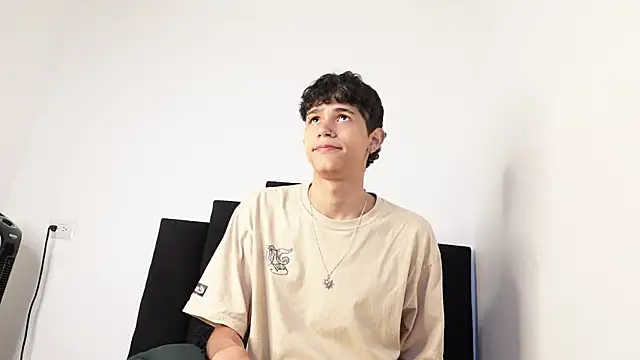 Snapshot of alexmark_ chatting on October 28, 2025, 2:27 pm alexmark online show from October 28, 2025, 2:27 pm