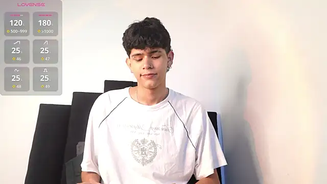 Snapshot of alexmark_ chatting on December 4, 2025, 1:10 pm alexmark online show from December 4, 2025, 1:10 pm