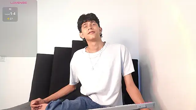 Snapshot of alexmark_ chatting on December 3, 2025, 7:13 pm alexmark online show from December 3, 2025, 7:13 pm