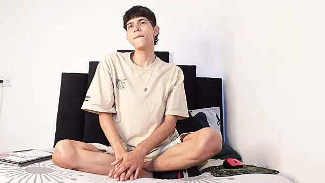 Snapshot of alexmark_ chatting on October 24, 2025, 1:43 pm alexmark online show from October 24, 2025, 1:43 pm