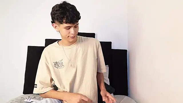 Snapshot of alexmark_ chatting on November 5, 2025, 7:28 pm alexmark online show from November 5, 2025, 7:28 pm