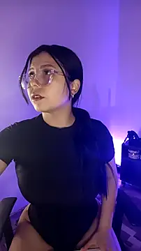 SiennaValera online show from November 26, 2025, 4:07 pm