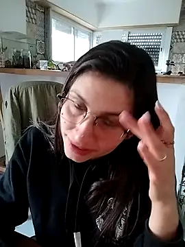 Snapshot of LolatuMiel chatting on October 28, 2025, 9:58 pm LolatuMiel online show from October 28, 2025, 9:58 pm