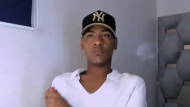Snapshot of tiago_xxx_ chatting on October 21, 2025, 8:52 pm tiago xxx online show from October 21, 2025, 8:52 pm