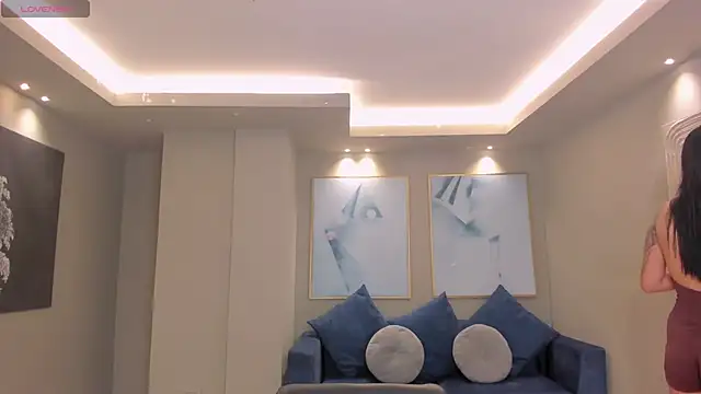 LeahNovac online show from November 7, 2025, 11:15 am