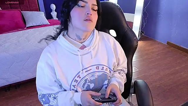 Snapshot of sari_belle chatting on November 28, 2025, 8:20 pm sari belle online show from November 28, 2025, 8:20 pm