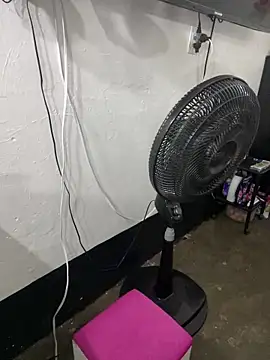 Luciaparker03 online show from April 19, 2026, 2:51 pm