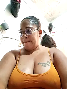 Snapshot of Big_ass_submissive chatting on April 23, 2026, 12:40 pm Big ass submissive online show from April 23, 2026, 12:40 pm