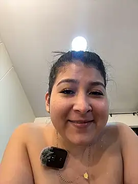 evelyn 1702 online show from February 16, 2026, 10:07 pm