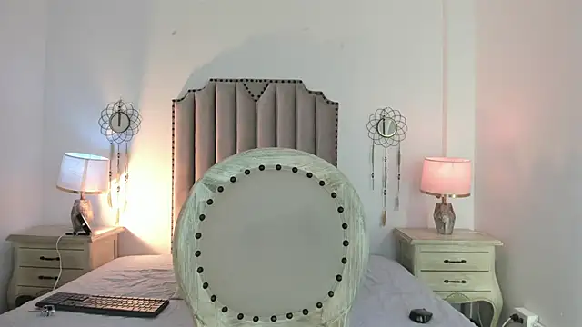 LanaFerrer online show from December 4, 2025, 7:46 pm