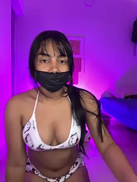Snapshot of Kyra__Rose chatting on May 28, 2026, 5:04 am Kyra Rose online show from May 28, 2026, 5:04 am