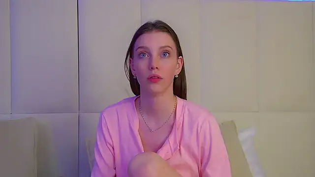 Snapshot of VeronicaVances chatting on November 4, 2025, 6:33 pm VeronicaVances online show from November 4, 2025, 6:33 pm