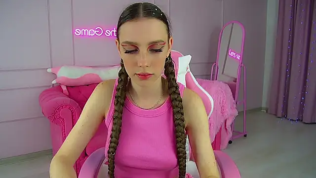 Snapshot of VeronicaVances chatting on September 19, 2025, 6:12 pm VeronicaVances online show from September 19, 2025, 6:12 pm