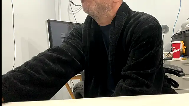 Snapshot of frankyjones8989 chatting on December 5, 2025, 3:32 pm frankyjones8989 online show from December 5, 2025, 3:32 pm