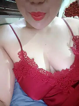 Snapshot of Julyy08 chatting on December 2, 2025, 4:36 am Julyy08 online show from December 2, 2025, 4:36 am