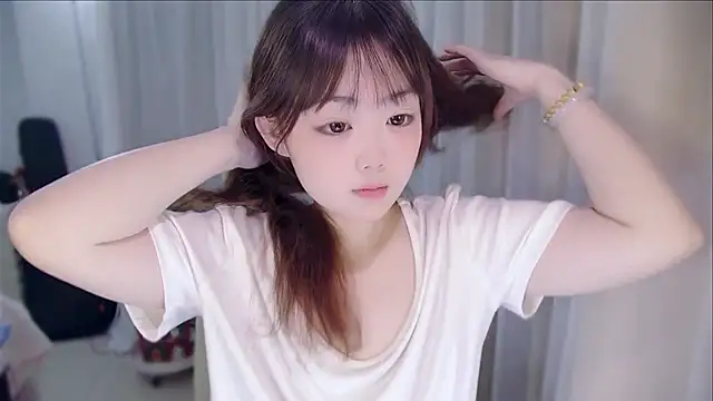 YUANYUAN-A online show from April 12, 2026, 1:03 pm