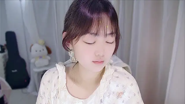 YUANYUAN-A online show from April 16, 2026, 12:28 pm