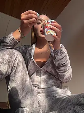 Snapshot of nikolevoshkie_ chatting on December 15, 2025, 8:58 pm nikolevoshkie online show from December 15, 2025, 8:58 pm