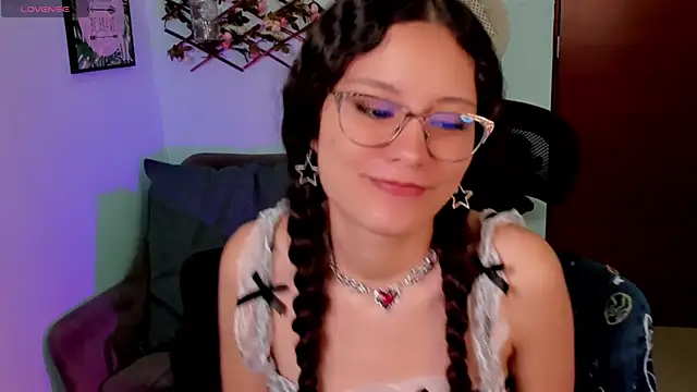 Snapshot of Krysten_Riter chatting on November 26, 2025, 2:50 pm Krysten Riter online show from November 26, 2025, 2:50 pm