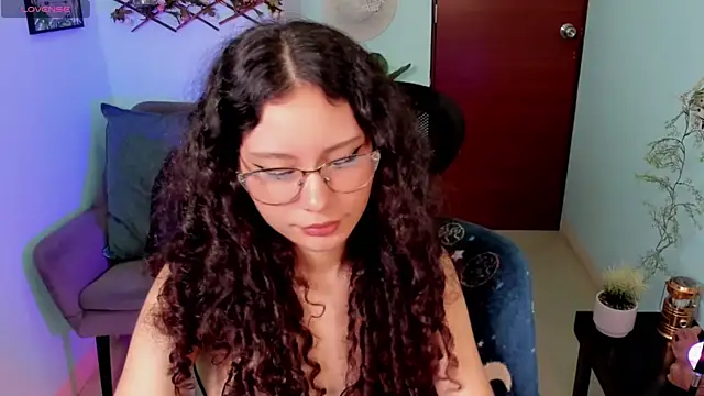 Snapshot of Krysten_Riter chatting on November 29, 2025, 2:50 pm Krysten Riter online show from November 29, 2025, 2:50 pm