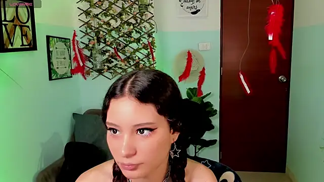 Snapshot of Krysten_Riter chatting on November 27, 2025, 2:50 pm Krysten Riter online show from November 27, 2025, 2:50 pm