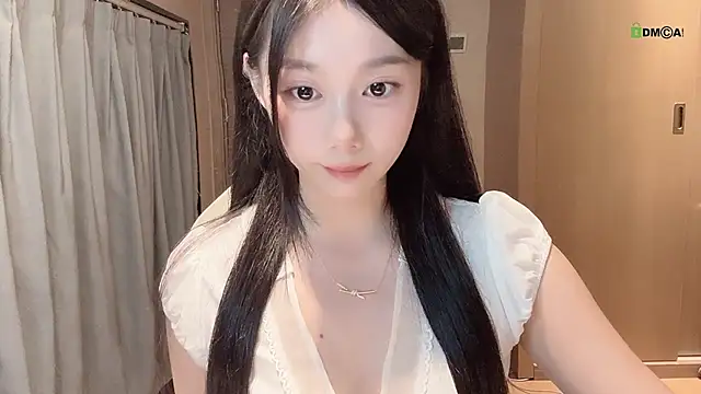 Makinghappymyself  online show from November 3, 2025, 12:31 pm