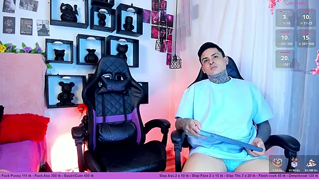 Snapshot of Sarahandzack chatting on November 12, 2025, 6:28 am Sarahandzack online show from November 12, 2025, 6:28 am