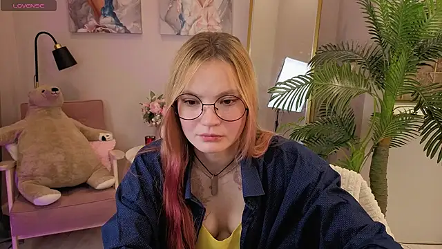 Snapshot of Ginger_Emma chatting on September 28, 2025, 5:25 am Ginger Emma online show from September 28, 2025, 5:25 am