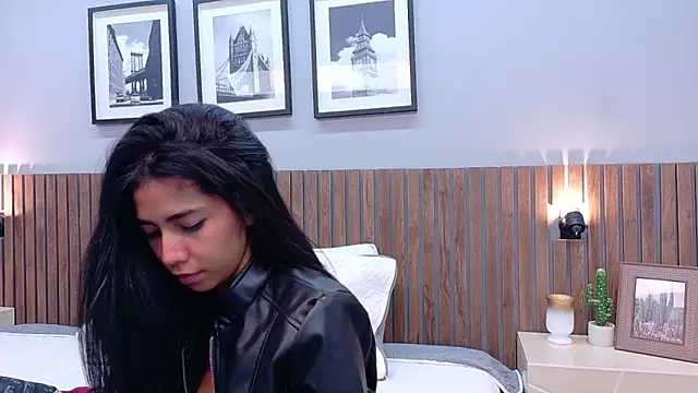 luna roja25 online show from March 6, 2026, 1:50 pm