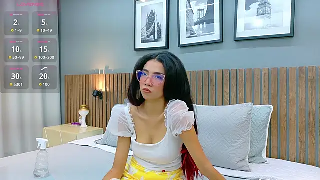 luna roja25 online show from September 9, 2025, 1:31 pm