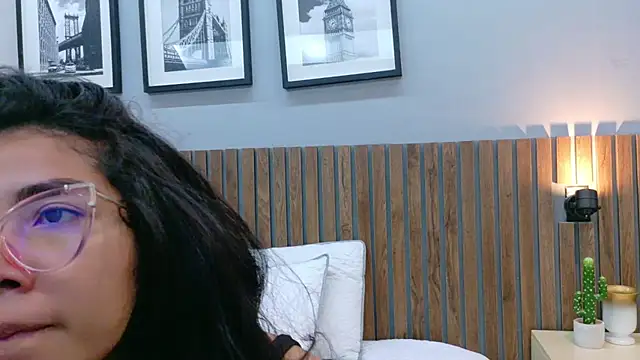 luna roja25 online show from January 6, 2026, 1:37 pm