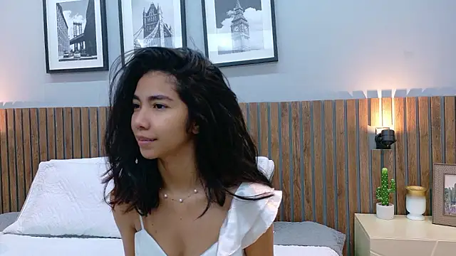 luna roja25 online show from January 14, 2026, 1:37 pm