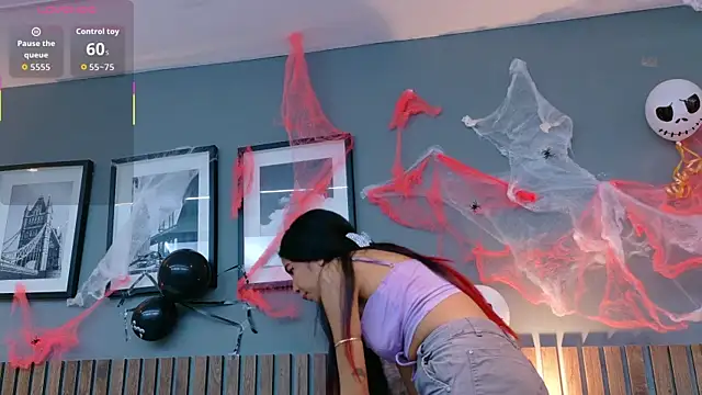 luna roja25 online show from October 20, 2025, 1:33 pm