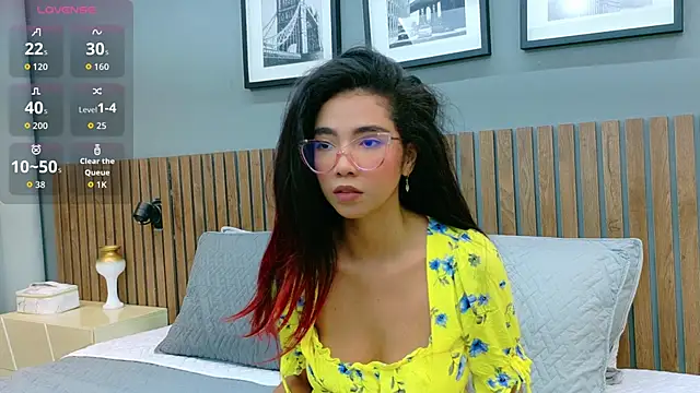 luna roja25 online show from September 12, 2025, 1:22 pm