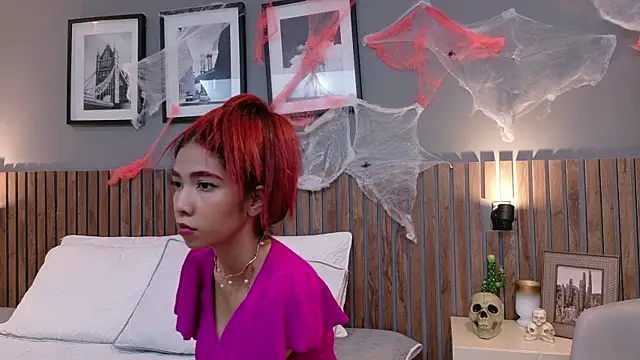 luna roja25 online show from October 17, 2025, 1:02 pm