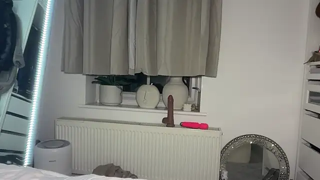 Snapshot of KayleeBella chatting on October 28, 2025, 9:36 pm KayleeBella online show from October 28, 2025, 9:36 pm