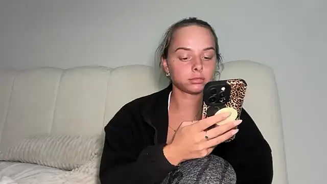 Snapshot of KayleeBella chatting on May 8, 2026, 9:51 pm KayleeBella online show from May 8, 2026, 9:51 pm