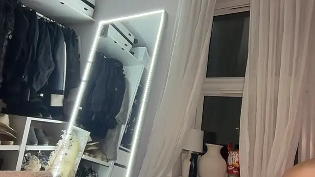 Snapshot of KayleeBella chatting on October 3, 2025, 6:53 pm KayleeBella online show from October 3, 2025, 6:53 pm