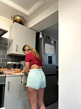 Snapshot of KayleeBella chatting on September 9, 2025, 5:00 pm KayleeBella online show from September 9, 2025, 5:00 pm