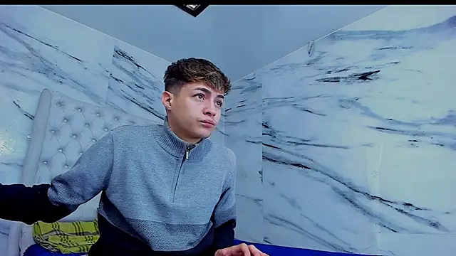 Snapshot of Ari_and_Storm chatting on December 2, 2025, 2:08 pm Ari and Storm online show from December 2, 2025, 2:08 pm